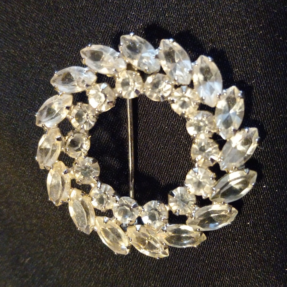 Carl -Art Diamante Crystal brooch.